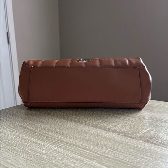 NWOT … JONES NEW YORK “Signature” Quilted Shoulder Bag - Picture 3 of 4